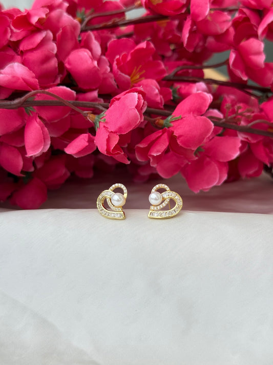 Pearl Embrace Earring